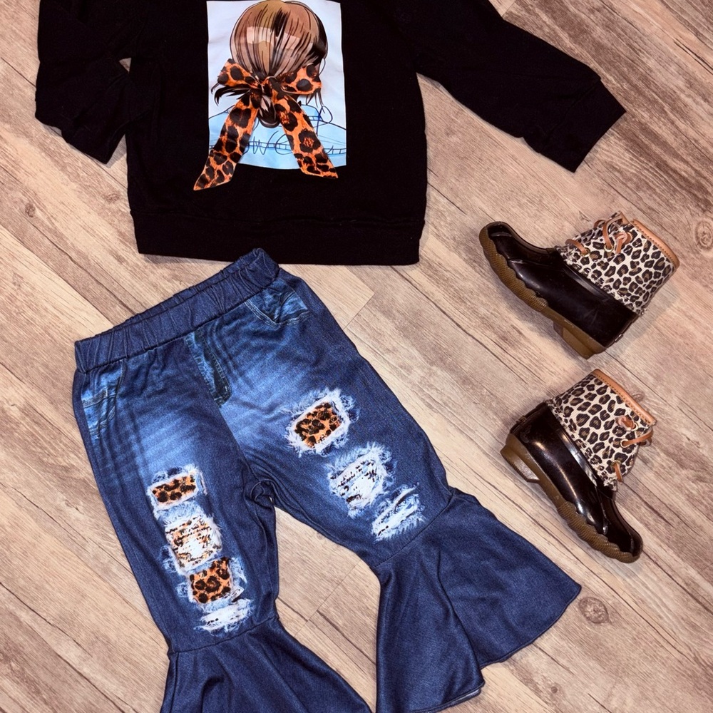 SHEIN Black Sweatshirt with Leopard Bow Graphic & Blue Distressed Flare Jeans